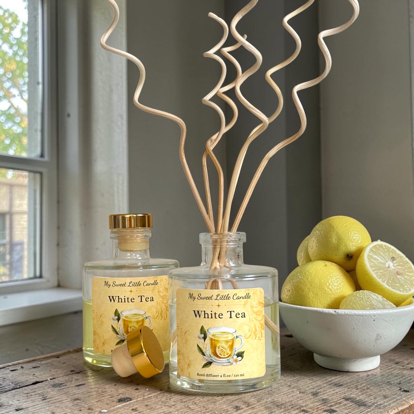 White Tea Reed Diffuser: Citrus Floral Aroma, 4 fl.oz/120 ml